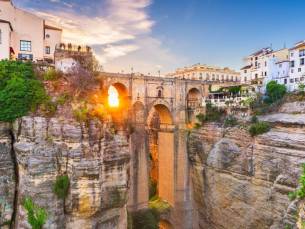 MEGA LAST-MINUTE! ???? Avontuurlijk rondreizen tijdens een complete 8-daagse fly & drive vakantie door Andalusië!