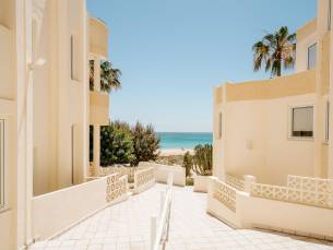 R2 Maryvent Beach Apartment