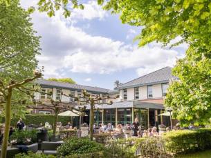 SUPER DEAL! ⚡ Verblijf in 4*-hotel in de bosrijke omgeving van Friesland bij Heerenveen incl. ontbijt + GRATIS toegang tot sauna, zwembad & fitness!