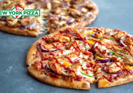 Pizza (25, 30 of 30 cm) naar keuze voor afhaal bij New York Pizza