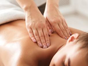 Massage naar keuze (60 of 90 min) of reikibehandeling (60 min)