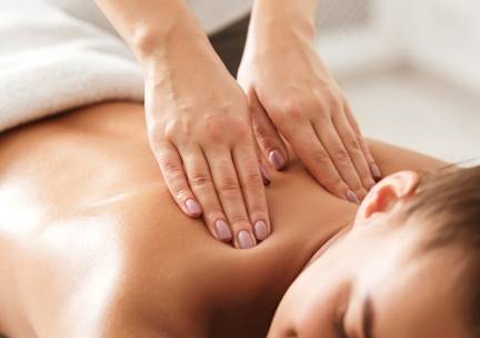 Massage naar keuze (60 of 90 min) of reikibehandeling (60 min)