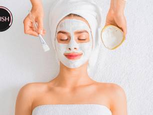 Gezichtsbehandeling + lichttherapie en/of microneedling (60 min)