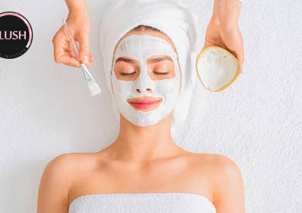 Gezichtsbehandeling + lichttherapie en/of microneedling (60 min)