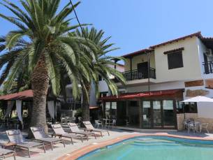 Pella House Studios & Apartments