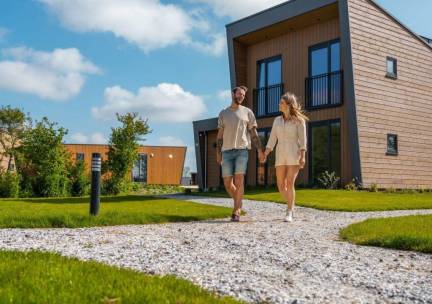 FLASHDEAL! ⚡ Met de HELE familie naar EuroParcs Hindeloopen en verblijf in een Just Nature 10 incl. eindschoonmaak en bedlinnen
