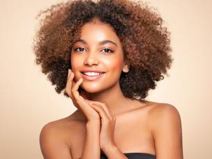 Gezichtsbehandeling naar keuze (30, 60 of 75 min) of wimperlift