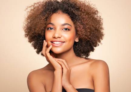 Gezichtsbehandeling naar keuze (30, 60 of 75 min) of wimperlift