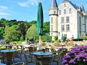 UNIEK OVERNACHTEN in vakantiewoning naast historisch kasteel met pittoresk terras in Zuid-Limburg nabij Valkenburg en GRATIS parkeren!