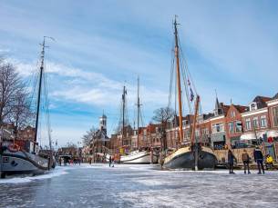 SUPER DEAL! ???? Verblijf in een familiehotel aan de gracht in hartje Dokkum incl. ontbijt!