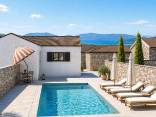 Onysis Rustic Luxury Suites
