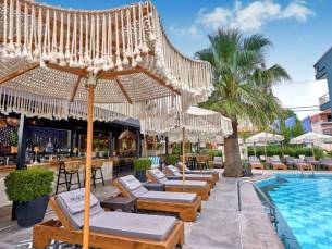 Zon, zee en de Olympus! Ontdek de Griekse kustplaats Paralia Katerinis incl. vlucht en ontbijt of halfpension