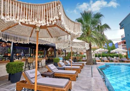 Zon, zee en de Olympus! Ontdek de Griekse kustplaats Paralia Katerinis incl. vlucht en ontbijt of halfpension