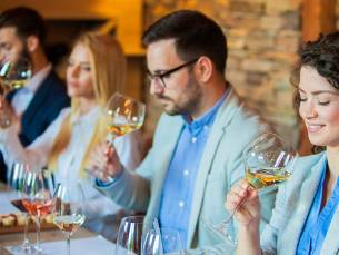 Privé wijnproeverij naar keuze + borrelplank in Tilburg