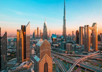 Complete groepsreis naar de Verenigde Arabische Emiraten inclusief vlucht, halfpension en een programma vol excursies!