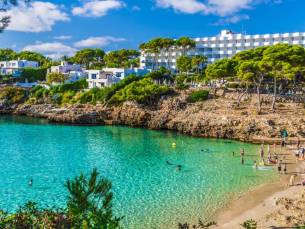 Geniet van een onvergetelijke tijd onder de Spaanse zon in Cala d'Or, Mallorca! Incl. vlucht