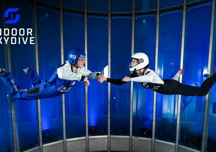 3, 5 of 15 flights indoor skydiven bij Indoor Skydive Roosendaal