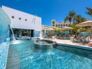 Las Arenas Balneario Resort