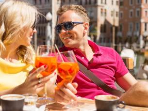 Verblijf in een MODERN 4*-hotel in het hart van Den Haag incl. ontbijt, NS treinretour & late check-out!