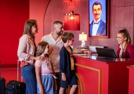Geniet van Magie en LUXE ✨ in 4*-familiehotel met ZWEMBAD nabij Disneyland&reg; Paris incl. ontbijt!