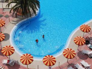 8 daagse vliegvakantie naar Ai Pozzi Village Spa Resort in loano, italie