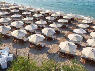 Lichnos Beach Hotel & Suites