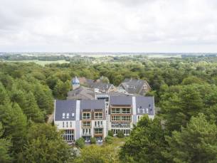 Geniet van modern 4*-hotel midden in de prachtige natuur van Bergen incl. uitgebreid ontbijt & GRATIS wellness!