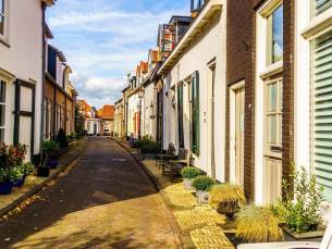 Overnacht in een 4*-hotel in Harderwijk incl. ontbijt en NS treinretour