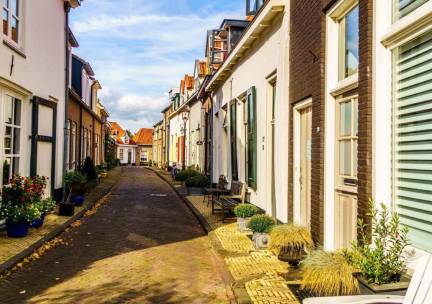 Overnacht in een 4*-hotel in Harderwijk incl. ontbijt en NS treinretour