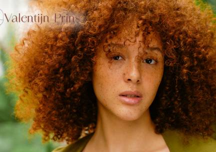 Kappersbehandeling naar keuze + voetreflexbehandeling (75 min)