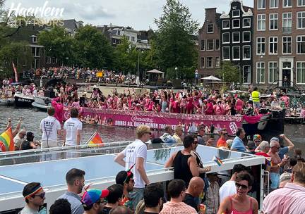 Bootplek aan de Amstel tijdens Pride Amsterdam 2025