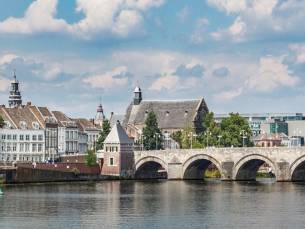 Ervaar de zuidelijke charme van Maastricht vanuit een prachtig 4*-hotel incl. ontbijt, NS treinretour & Escape Tour!