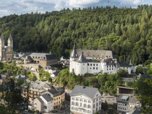 SUPER DEAL! ⚡ Ontspannen in Clervaux in de Luxemburgse Ardennen incl. ontbijt, 3-gangendiner & gebruik zwembad!