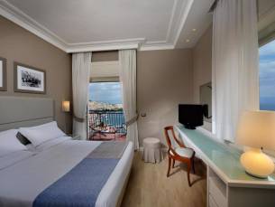 8 daagse vliegvakantie naar Best Western Signature Collection Paradiso in napels, italie
