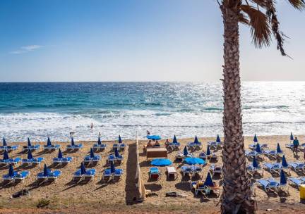 ADULTS-ONLY winterzonvakantie o.b.v. halfpension of all-inclusive in een appartement in Puerto del Carmen op Lanzarote incl. vlucht & transfer