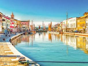 Kies voor een heerlijke autovakantie direct aan het strand van Cesenatico aan de Adriatische kust in Itali&euml; o.b.v. volpension