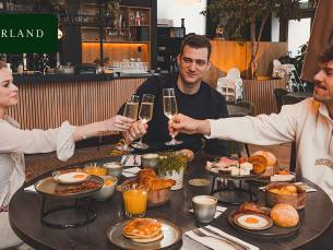 Uitgebreid ontbijtbuffet + glas bubbels bij Terland