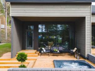 ALLES-IN-1! ???? Fins Lapland vanuit een 4*-VILLA met SAUNA en outdoor BUBBELBAD incl. 3-gangen welkomsdiner, ontbijt, vlucht, transfer, rendierboederij, kano & E-bike excursie!