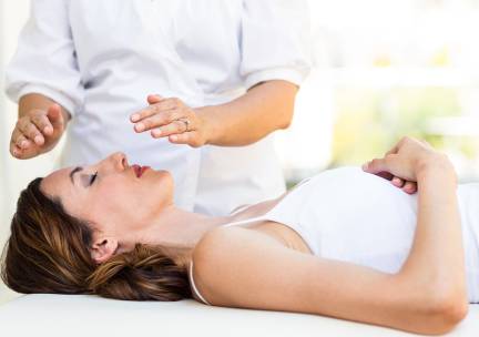 Reikibehandeling (60 min) + evt. balanstherapie (15 min) of shiatsumassage (75min)