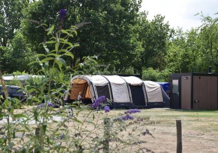 Kampeerplaats met priv&eacute; sanitair de luxe
