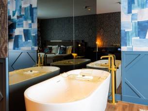 LUXE SUITE DEAL! ⚡ Verblijf in ultraluxe 5*-Hotel Haarhuis in hartje Arnhem incl. ontbijt & PRIV&Eacute; Sauna + Whirlpool op de kamer!