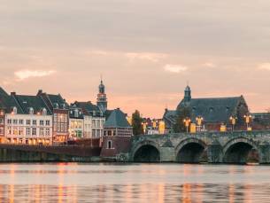 Ervaar de zuidelijke charme van Maastricht vanuit een prachtig 4*-hotel incl. ontbijt en NS treinretour