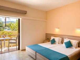 Hotel Rossis Beach