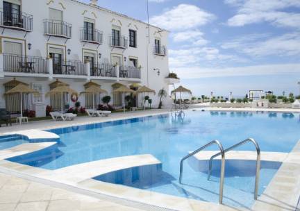Geniet van de Spaanse winterzon in Mijas nabij Fuengirola incl. vlucht en ontbijt of halfpension