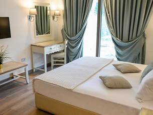 Adam's Hotel