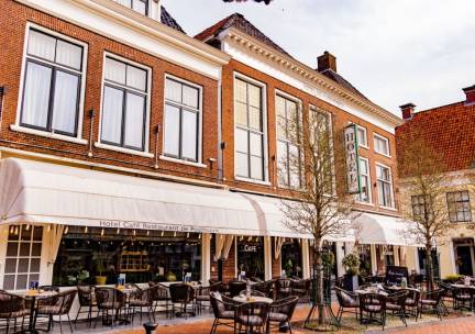 SUPER DEAL! ???? Verblijf in een familiehotel aan de gracht in hartje Dokkum incl. ontbijt!