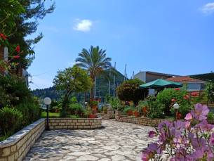 Captain's Seafront Apartments