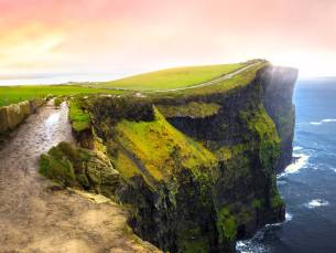 Fly & Drive door sprookjesachtig Ierland, incl. vlucht, ontbijt, huurauto en bezoek aan o.a. Kliffen van Moher