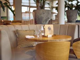 Beleef het ultieme eilandgevoel op Vlieland! Geniet in een hotel vlak bij het strand incl. ontbijt, 3-gangendiner & GRATIS bagagevervoer