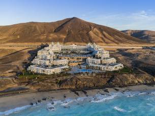 Luxe 4*-hotel op het levendige Fuerteventura incl. vlucht, transfer & ontbijt of o.b.v halfpension